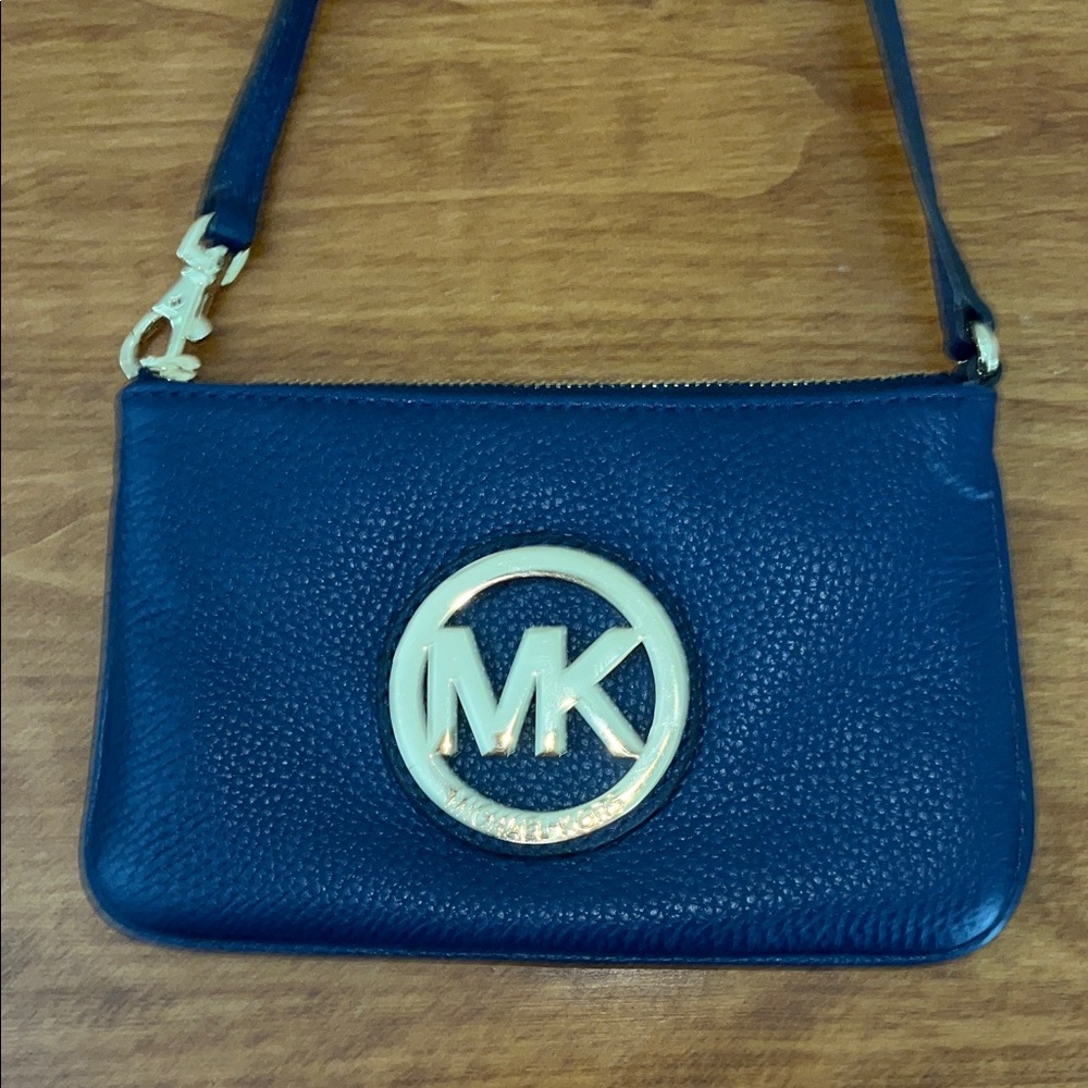 MICHAEL KORS Dark Blue Wristlet with Gold Logo